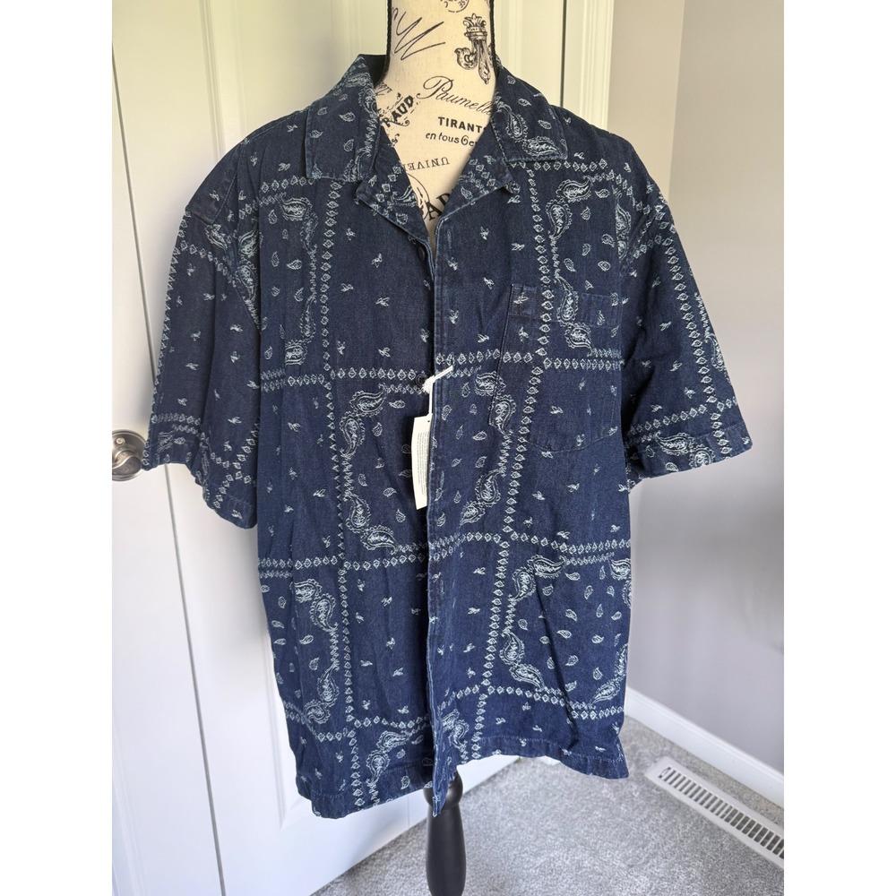 American Eagle Mens Relaxed Fit Paisley Poolside Denim Shirt Blue Short Sleeve M